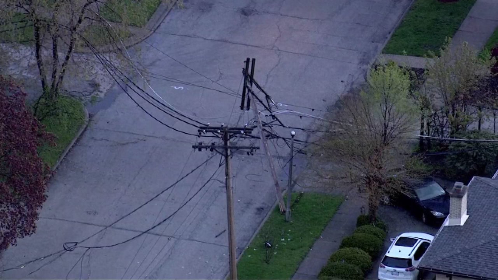 Power lines down in Skokie; Howard Street closed between Kostner Avenue, Skokie Boulevard ABC7